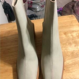 Women’s Cream Chelsea Ankle Boots - Stylish Slip-On Design